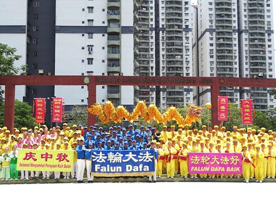 馬來西亞法輪功學員遊行慶中秋