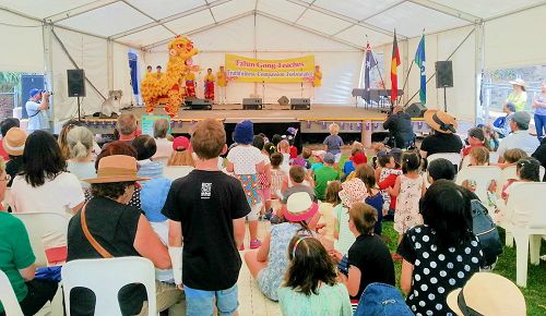 '圖：法輪功學員參加悉尼北部的顧林凱市議會舉行的國慶日社區慶典，他們的表演受到觀眾歡迎。'
