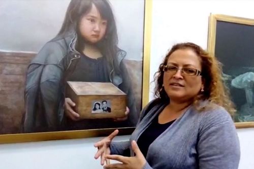 '圖3：Colegio Tacna 藝術老師Patricia Mattos表示，畫展作品的每個細節都觸動人的心靈。'