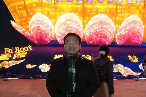 '圖5：雲林縣議員蔡岳儒開心地表示，整個「法船」燈區正面能量很強。'