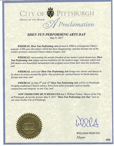 '圖14：匹茲堡市市長鄭重宣布二零一七年五月九日為匹茲堡市的「神韻藝術團日」。'