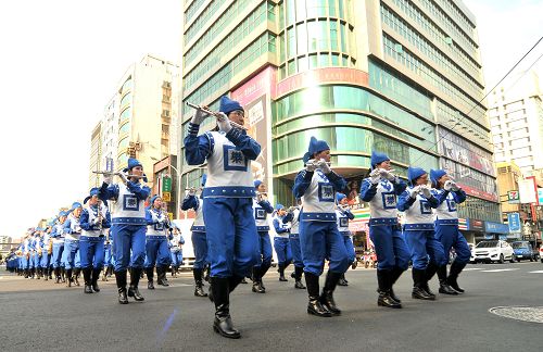 台灣天國樂團參與桃園管樂嘉年華管樂踩街。