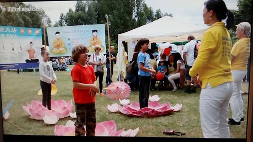 圖2：巴伐利亞中部地區電視台播放了孩子們在卡姆Cham市休閒公園學第一套功法的鏡頭