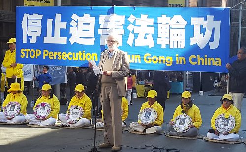 圖7：中國信息網站編輯、人權活動家鮑勃.維尼康博（Bob Vinnicombe）先生在集會上發言