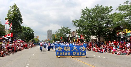 圖1-4：多倫多天國樂團參加了密西沙加市的加拿大國慶日大遊行（Port Credit Canada Day parade）。