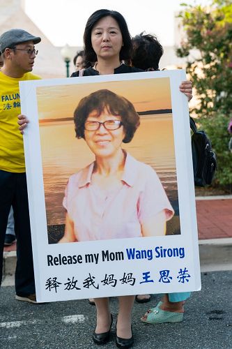 '法輪功學員王思榮的女兒徐潤濤擔心她母親的安危，要求立即釋放她的母親，以及一同被抓捕的法輪功學員趙樹霞和邢偉。'
