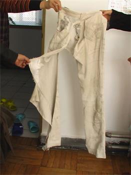'圖12：被碾碎的褲子（二零零六年拍攝）'