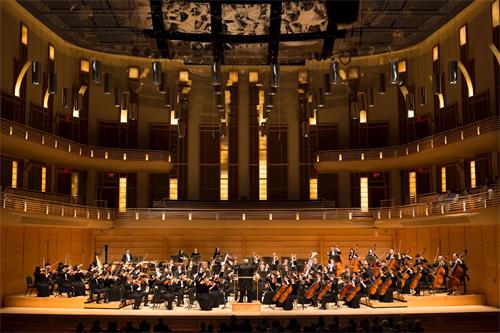 '圖1：二零一八年十月十日晚，神韻交響樂團在美國首都地區的斯特拉斯莫爾音樂中心（The?Music?Center?at?Strathmore）為觀眾帶來了精彩的演出。'