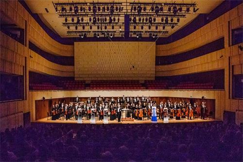 '圖1：二零一八年九月三十日下午，神韻交響樂團在韓國大邱音樂廳的演出。'