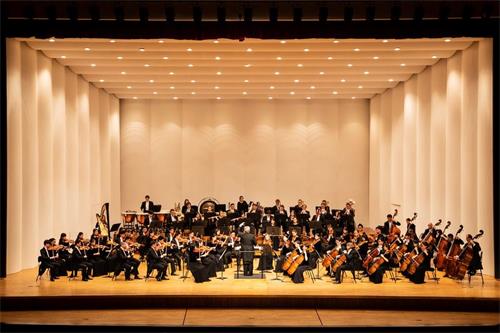 '圖2：二零一八年十月二日晚間，神韻交響樂團在韓國大田音樂廳的演出。'