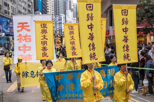 圖7～13：香港法輪功學員十二月九日舉行國際人權日大遊行，呼籲制止中共對法輪功的迫害，法辦江澤民等元凶。遊行盛大場面，震驚大陸遊客。