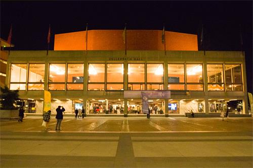 圖1：二零一八年十二月十二日至十六日，神韻紐約藝術團在加州大學伯克利分校澤勒巴克館連續上演了六場演出，拉開了2019全球巡迴演出的序幕。