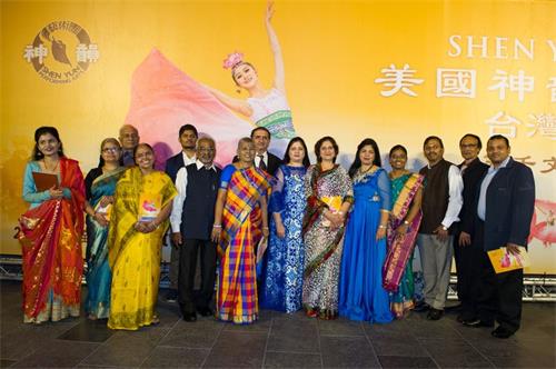 '圖3：二零一八年三月十七日，印度民眾遠渡重洋前來觀賞美國神韻國際藝術團在高雄文化中心的第五場演出。'