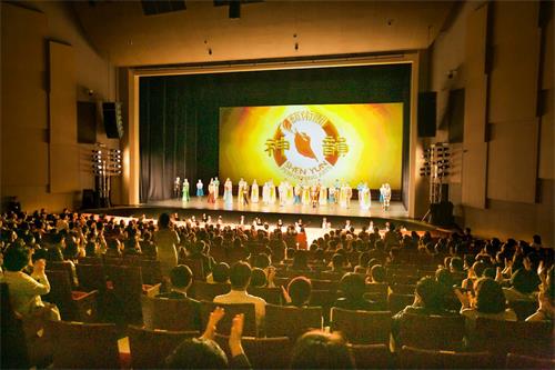 '圖1：二零一八年四月三日晚間，美國神韻國際藝術團在蔚山文化會館拉開韓國巡演序幕。'