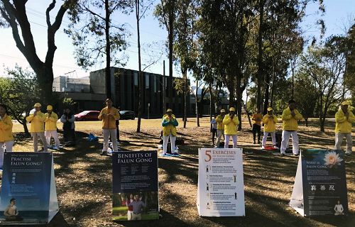 圖5：五月六日，悉尼法輪功學員在Cabramatta公園舉行「世界法輪大法日」慶祝活動。