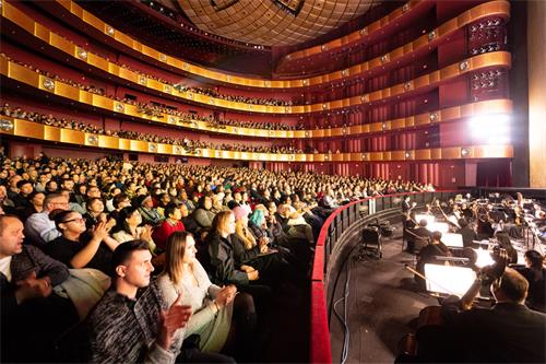 二零一九年三月六日晚，神韻紐約藝術團今年重返紐約林肯中心大衛寇克劇院，展開本年度紐約站第二輪的首場演出，全場門票銷售一空。