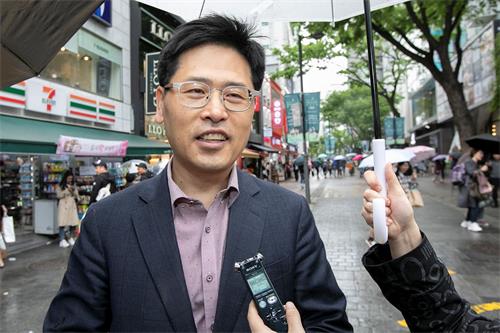 '圖5：韓國學員鄭振鉉參與了首爾的新聞發布會。'