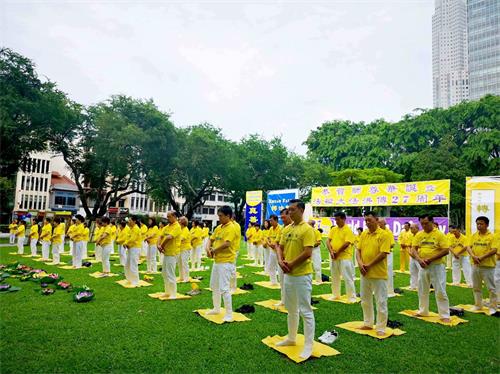'圖2～4：二零一九年五月八日下午，新加坡法輪功學員在芳林公園舉辦活動慶祝「513世界法輪大法日」。圖為學員們在演示五套功法。'