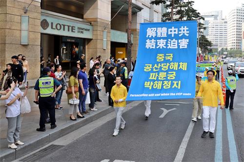 圖19～31：慶祝法輪大法洪傳二十七週年，韓國法輪功學員在首爾市中心舉行盛大遊行活動。