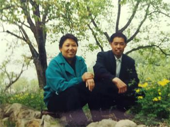 徐俊明和丈夫孫福義年輕時的照片