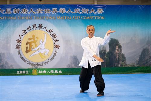 圖4：八月二十五日，在第六屆新唐人武術大賽複賽中，南方拳術組選手陳勁志表演少林永春拳四門踢鬥。