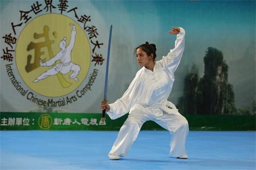 圖9：勞拉‧弗朗哥‧戈梅（Laura Franco Gomez）獲得第六屆新唐人武術大賽女子器械組銀獎。
