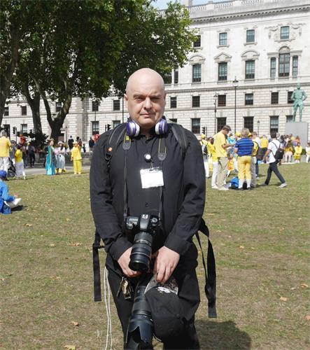 '圖4：英國攝影記者保羅‧伍德曼（Paul Woodman）認為中共對法輪功的迫害必須停止。'