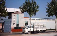 ?�年10月，貨車正往遼寧省女子監獄送加工羽絨服馬甲的原料「滑絲棉」'