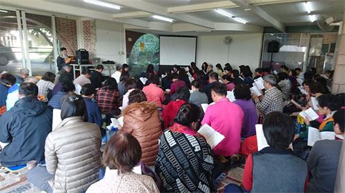 '圖1：台灣中區部份法輪功輔導員在雲林西螺川田府邸舉行集體學法交流活動。'