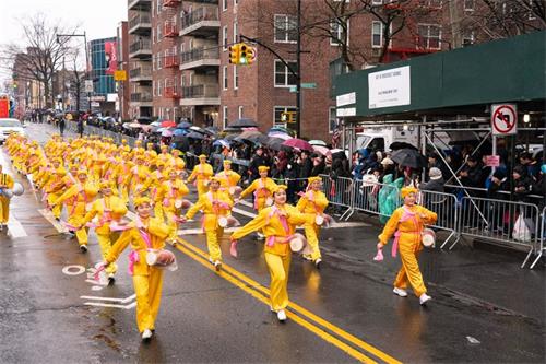 '圖1～10：法輪功學員參加一年一度的紐約亞裔中國新年大遊行'
