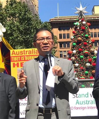 '圖5：澳洲越南社區紐省主席保羅﹒阮（Paul Huy Nguyen）在集會上發言'