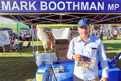 '圖4：昆士蘭自由黨西奧多州議員馬克﹒布斯曼（Mark﹒Boothman MP Liberal Queensland State Member for Theodore）簽名支持法輪功反迫害'