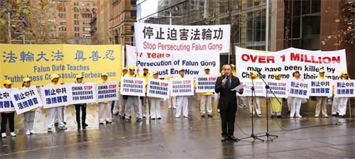 圖1：澳大利亞越南社區前聯邦主席三武律師 （Mr Vo Tri Dung）在二零一六年七月二十日悉尼各界集會上發言，譴責中共殘酷迫害法輪功。