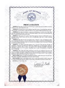 '圖：美國內華達州參議員凱莉﹒安﹒巴克簽發褒獎令，褒獎世界法輪大法日。'