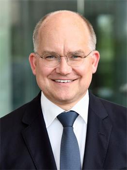 '圖12：執政黨國會議員塞巴斯蒂安﹒布雷姆（Sebastian Brehm，MdB， CDU/CSU）。'