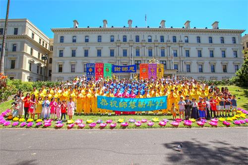 '圖1：二零二三年中國新年前夕，墨爾本大法弟子給師尊拜年。'