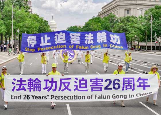 法輪功反迫害26週年 美國首都民眾讚佩
