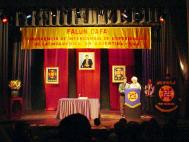 二零零四年三月七日，第一屆中南美洲法輪大法心得交流會於阿根廷首都布宜諾斯艾利斯市政府的第一文化中心禮堂舉行