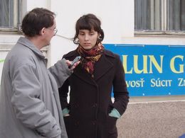 二零零七年十月二十七日，斯洛伐克電視台記者採訪法輪功學員，刊登了中共迫害法輪功的真相，並報導了民眾對法輪功的支持。