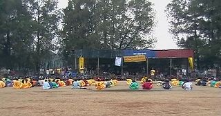 二零零八年三月，埃塞俄比亞法輪功學員在Metu市足球場演示功法，千人圍觀