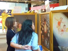 曼谷民眾參觀「真善忍國際美展」