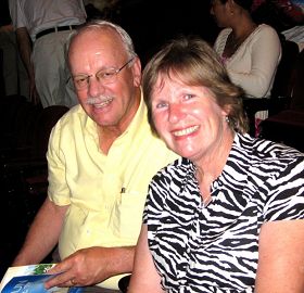 '諮詢公司總裁保爾斯蒂芬（Paul Stephens）和妻子瑪麗 斯蒂芬（Mary Jo Stephens）'