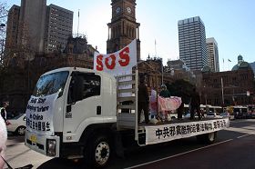 法輪功學員在悉尼舉行反迫害大遊行