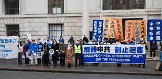 '倫敦中使館前舉行聲援三退集會'