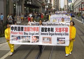 法輪功學員在舊金山市中心和中國城舉行遊行
