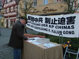 德國昆巴赫市市民簽名聲援法輪功反迫害