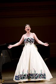 第五屆新唐人「全世界華人聲樂大賽」銀獎獲得者林文鬱