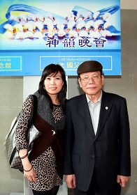 愛妮雅化妝品集團總裁陳威中與董事長蕭碧月