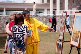 亞特蘭大學員在石頭山公園慶祝「世界法輪大法日」，並向遊客介紹法輪功