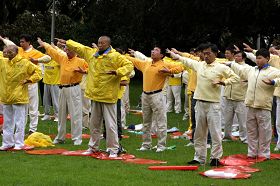 慶祝「世界法輪大法日」,悉尼法輪功學員聚集在市中心的海德公園(